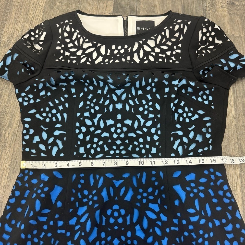Shani Collection Blue Ombré Colorblock Laser-Cut Sheath Dress Size 12 - Picture 10 of 15